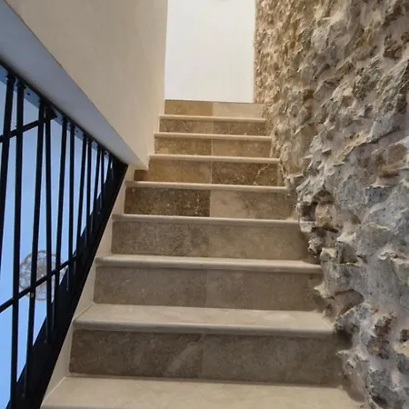 Le Donjon Du Chateau Tournissan