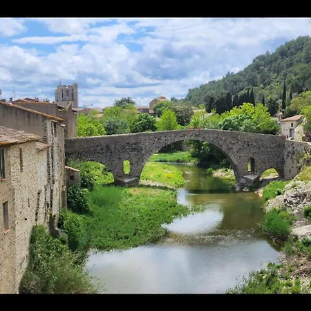 Le Donjon Du Chateau Tournissan