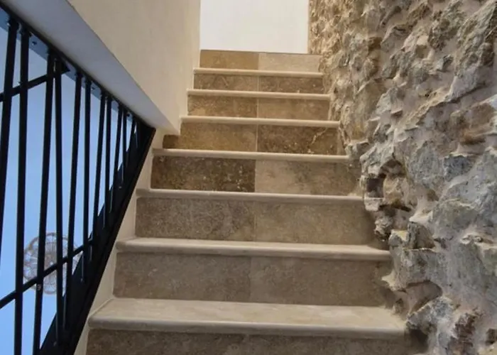 Le Donjon Du Chateau Tournissan